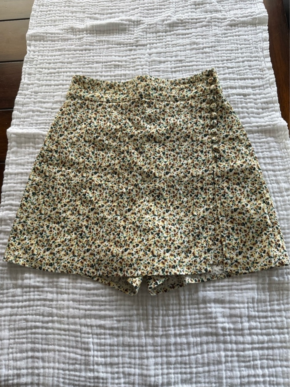 Zara Floral Ruffled Skort Cream & Green Size Medium